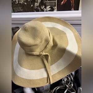 Beach bag and hat for coming summer